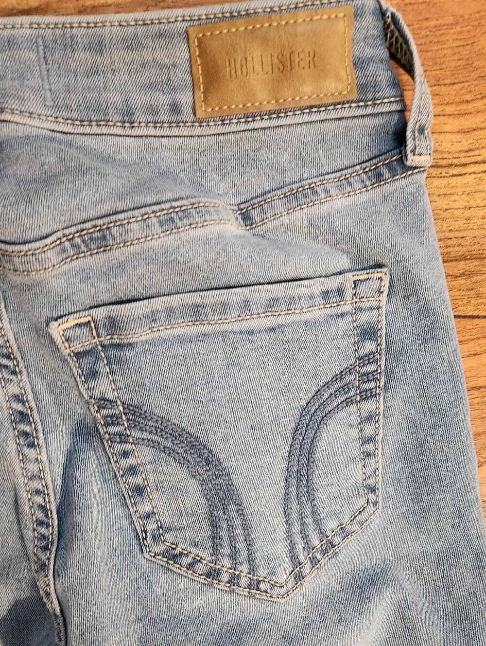 Hollister Women's Low Rise Bootcut Jeans with Back Pocket Stitching, Size 00 /24
